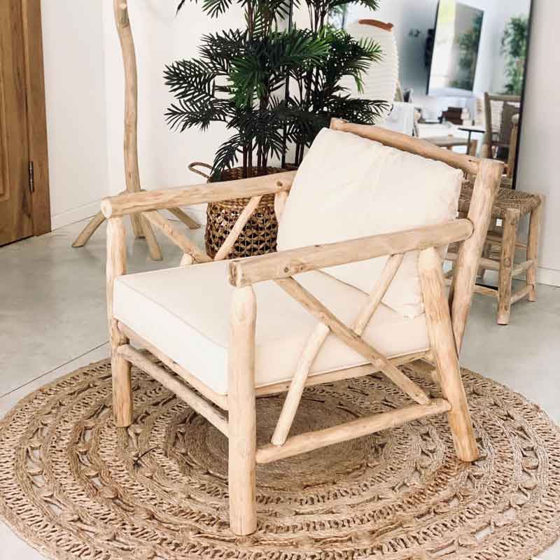 כורסא מעץ טיק